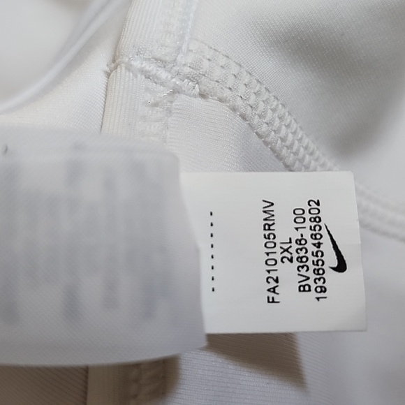 Nike Dri-Fit Women's White Sports Bra (NWOT) - Picture 7 of 8